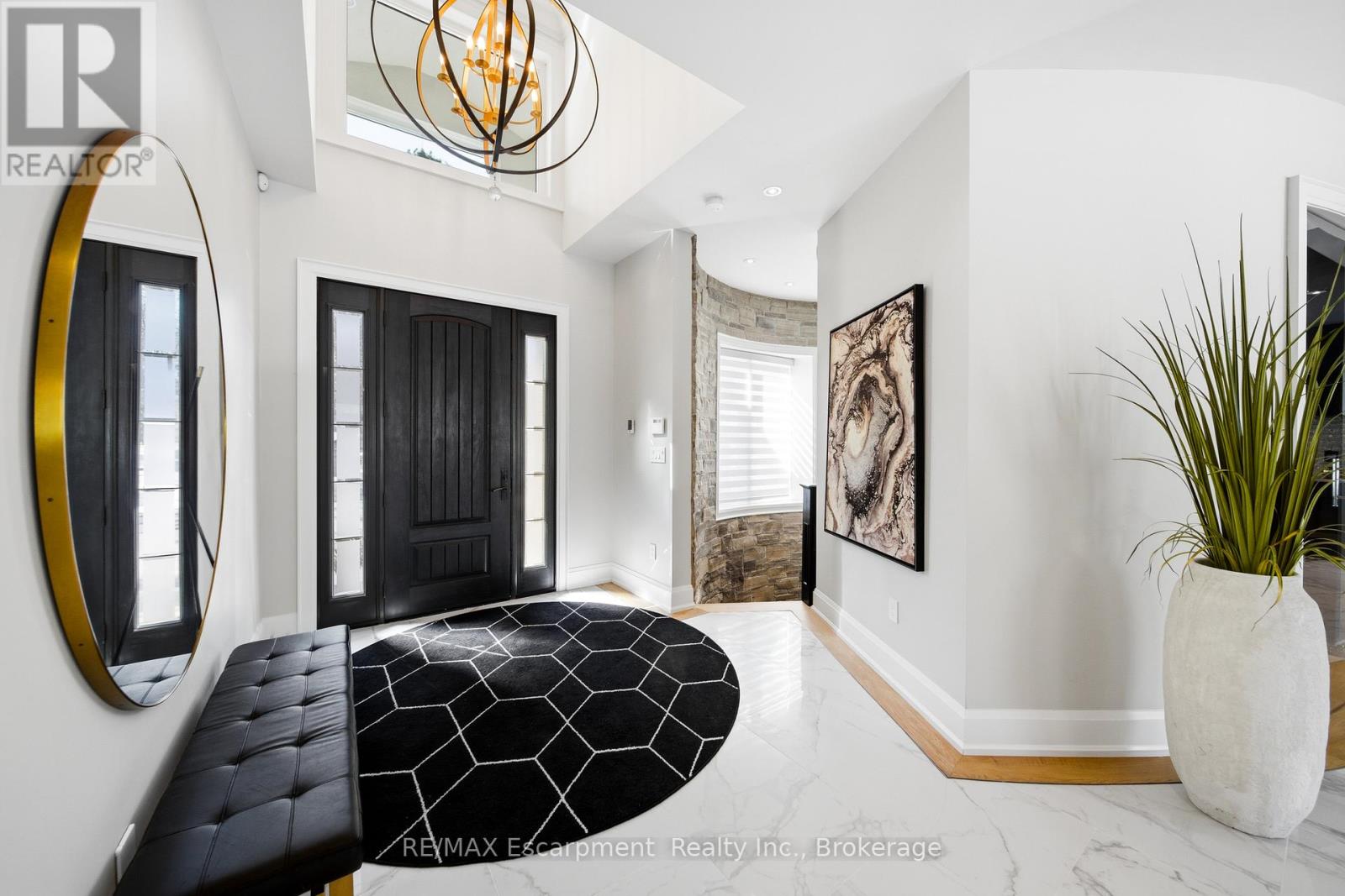 3205 Highpoint Court, Burlington, Ontario  L7P 0P9 - Photo 3 - W12979788