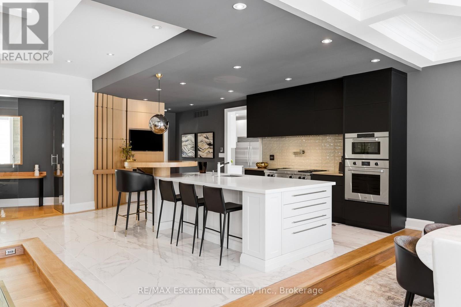 3205 Highpoint Court, Burlington, Ontario  L7P 0P9 - Photo 7 - W12979788