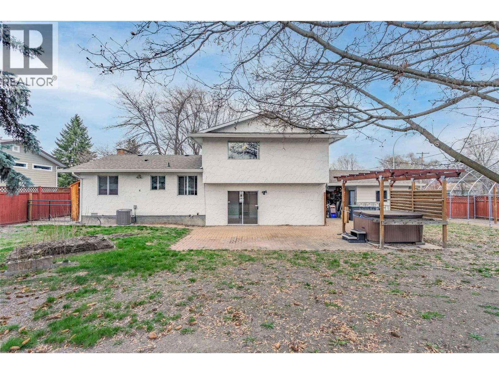 693 Paret Place, Kelowna, British Columbia  V1W 2K6 - Photo 40 - 10382187