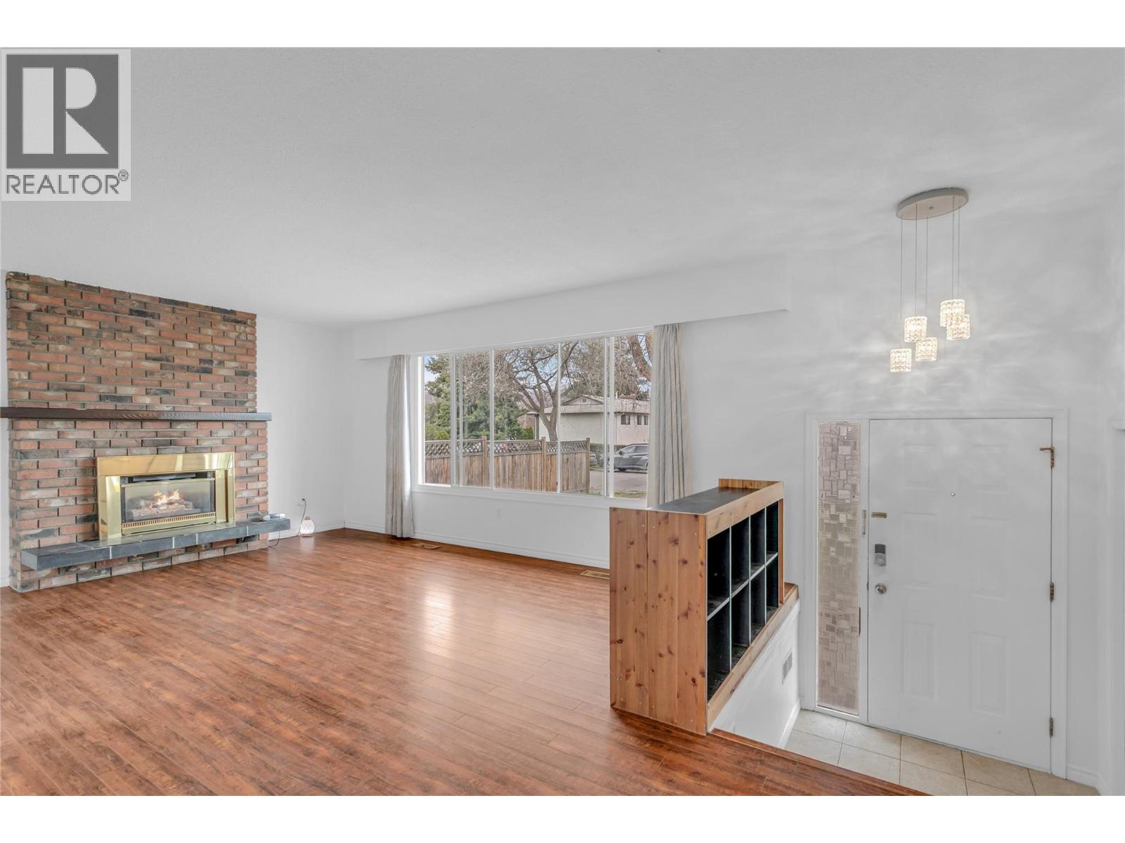 693 Paret Place, Kelowna, British Columbia  V1W 2K6 - Photo 8 - 10382187