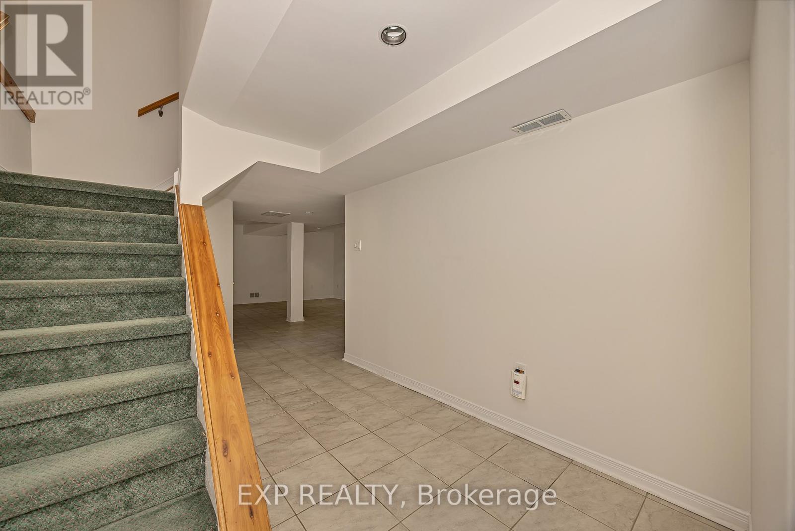 10 Greenboro Crescent, Ottawa, Ontario  K1T 1W5 - Photo 13 - X12979674