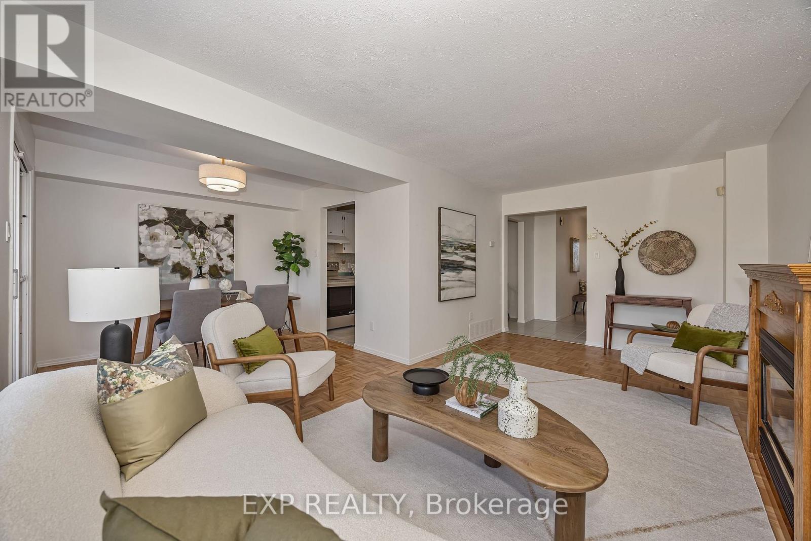 10 Greenboro Crescent, Ottawa, Ontario  K1T 1W5 - Photo 2 - X12979674