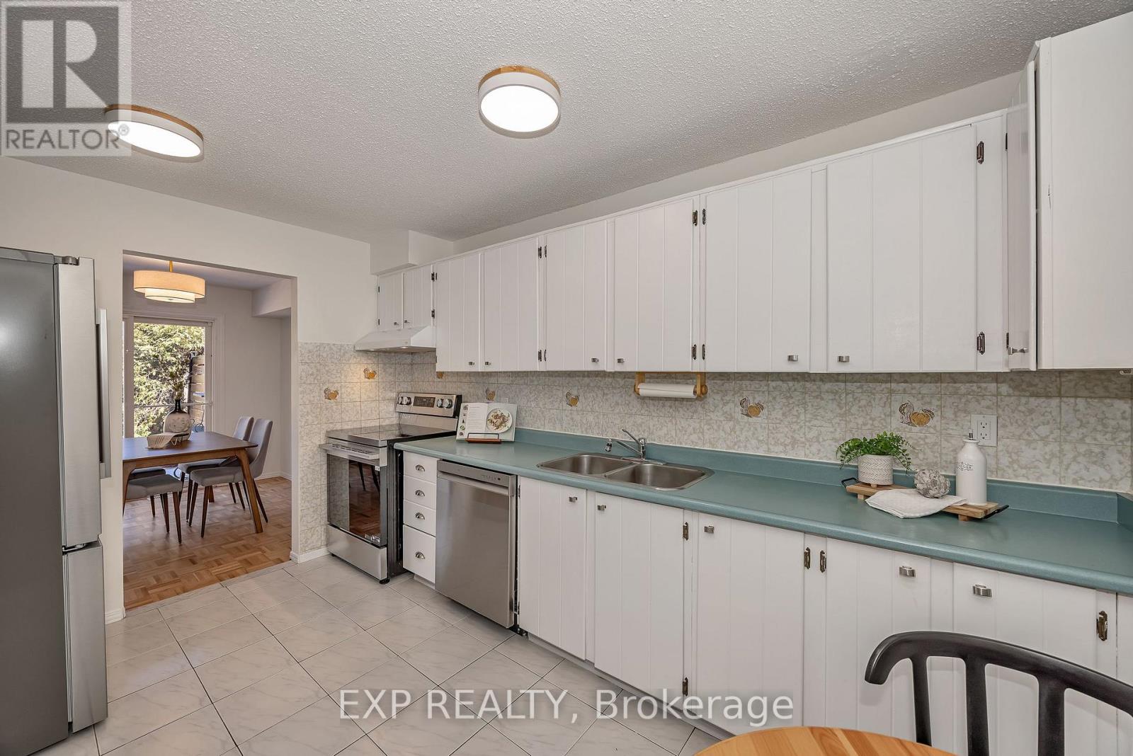 10 Greenboro Crescent, Ottawa, Ontario  K1T 1W5 - Photo 4 - X12979674