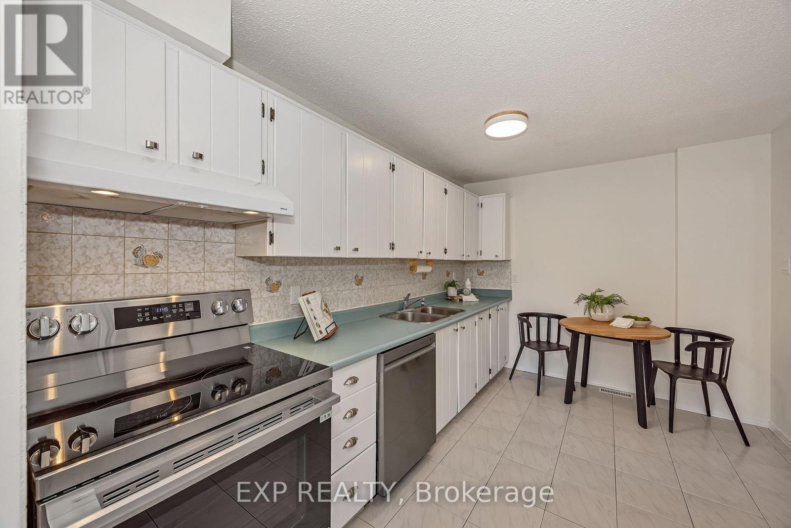 10 Greenboro Crescent, Ottawa, Ontario  K1T 1W5 - Photo 5 - X12979674