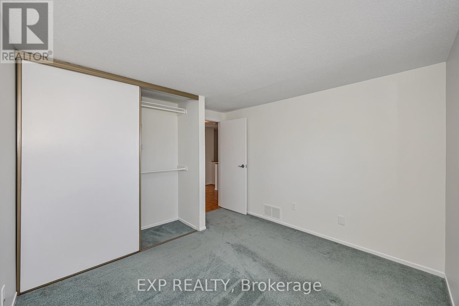 10 Greenboro Crescent, Ottawa, Ontario  K1T 1W5 - Photo 9 - X12979674