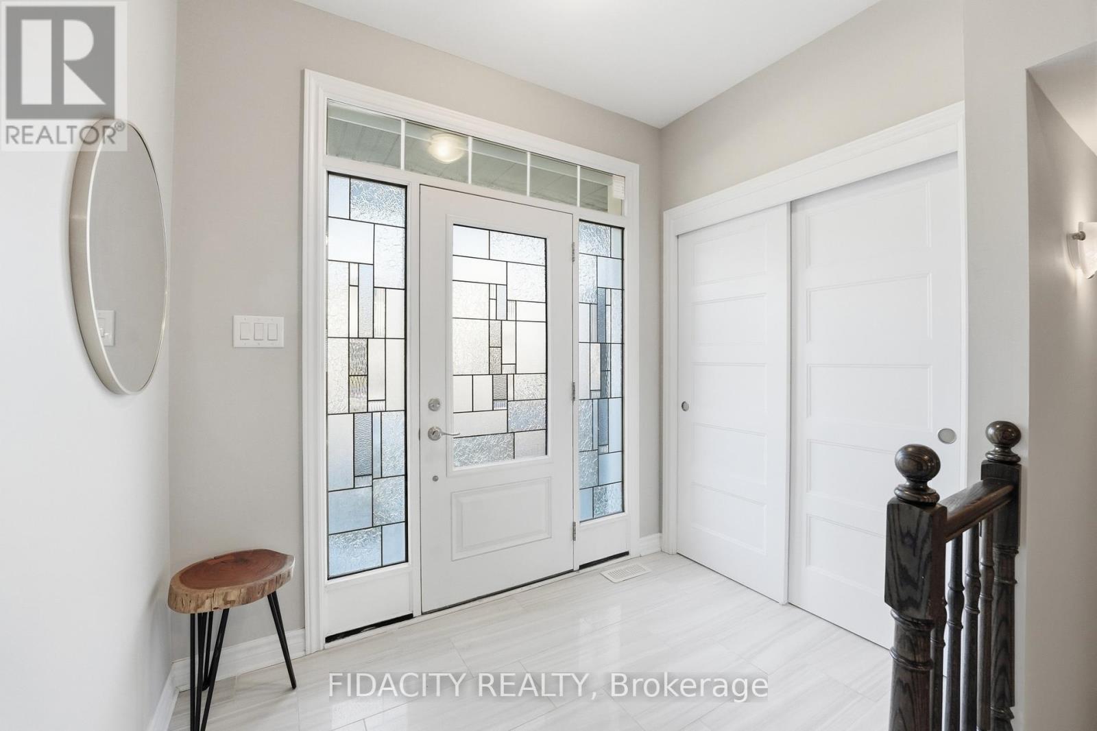 194 Kimpton Drive, Ottawa, Ontario  K2S 2H9 - Photo 3 - X12979688