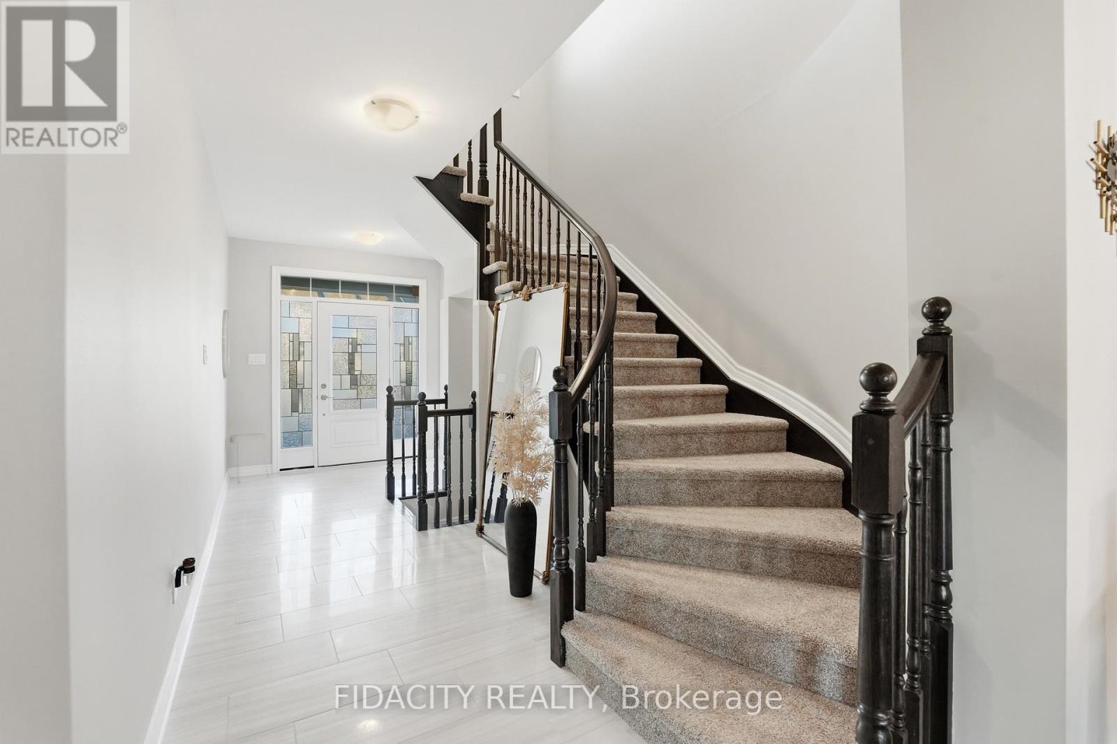 194 Kimpton Drive, Ottawa, Ontario  K2S 2H9 - Photo 4 - X12979688