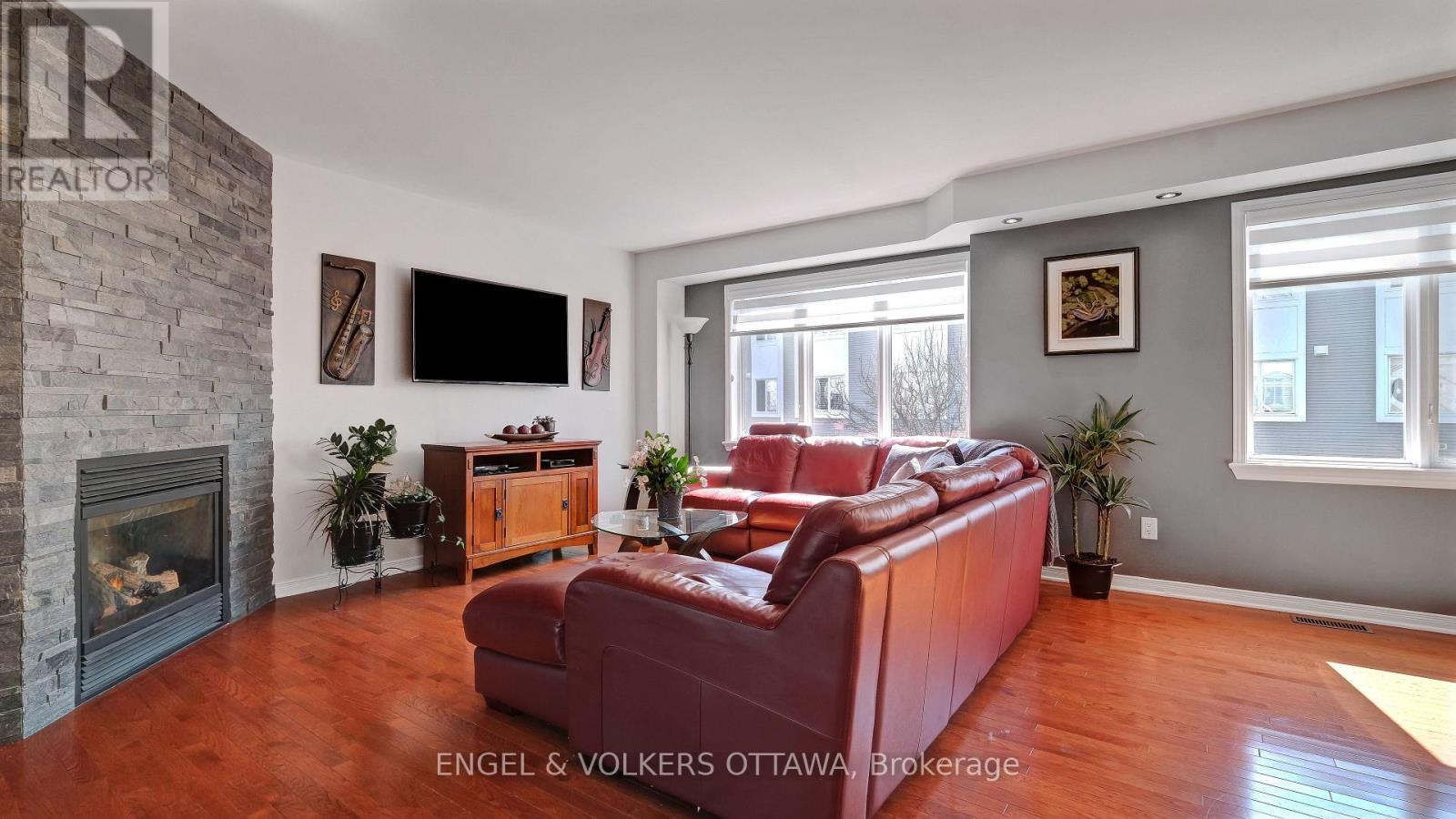 505 Burleigh Private, Ottawa, Ontario  K1J 1J9 - Photo 10 - X12979726