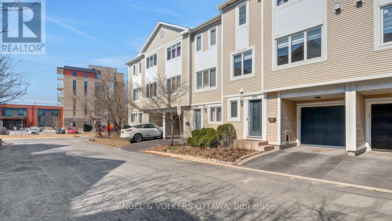 505 Burleigh Private, Ottawa, Ontario  K1J 1J9 - Photo 2 - X12979726