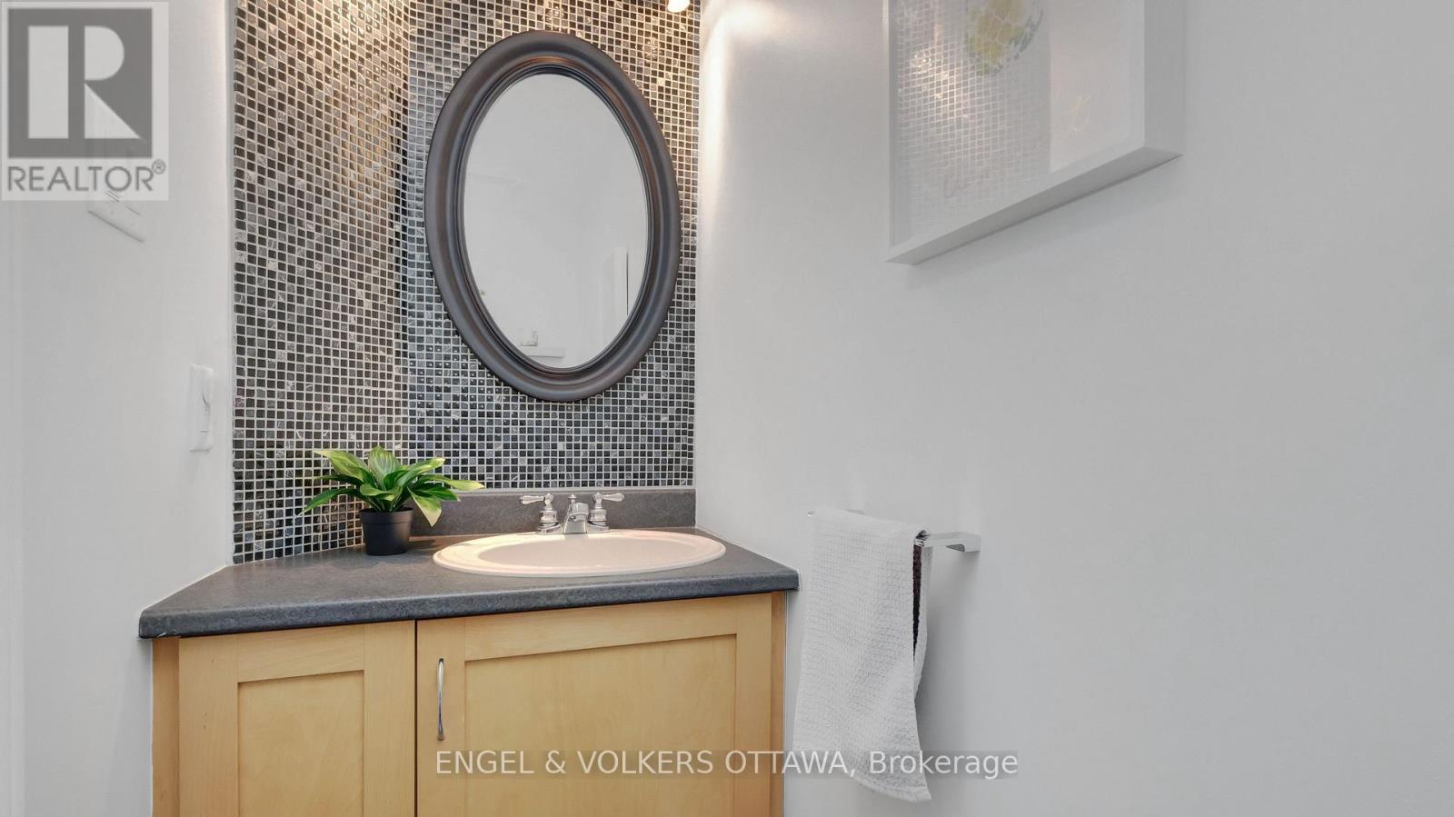 505 Burleigh Private, Ottawa, Ontario  K1J 1J9 - Photo 34 - X12979726