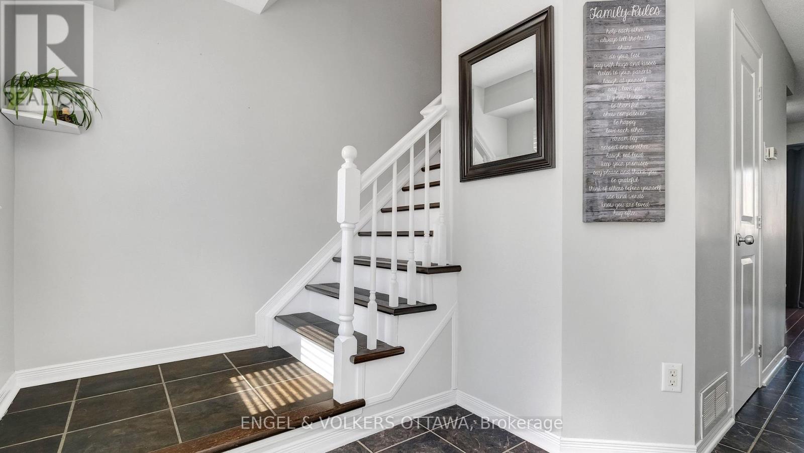 505 Burleigh Private, Ottawa, Ontario  K1J 1J9 - Photo 6 - X12979726