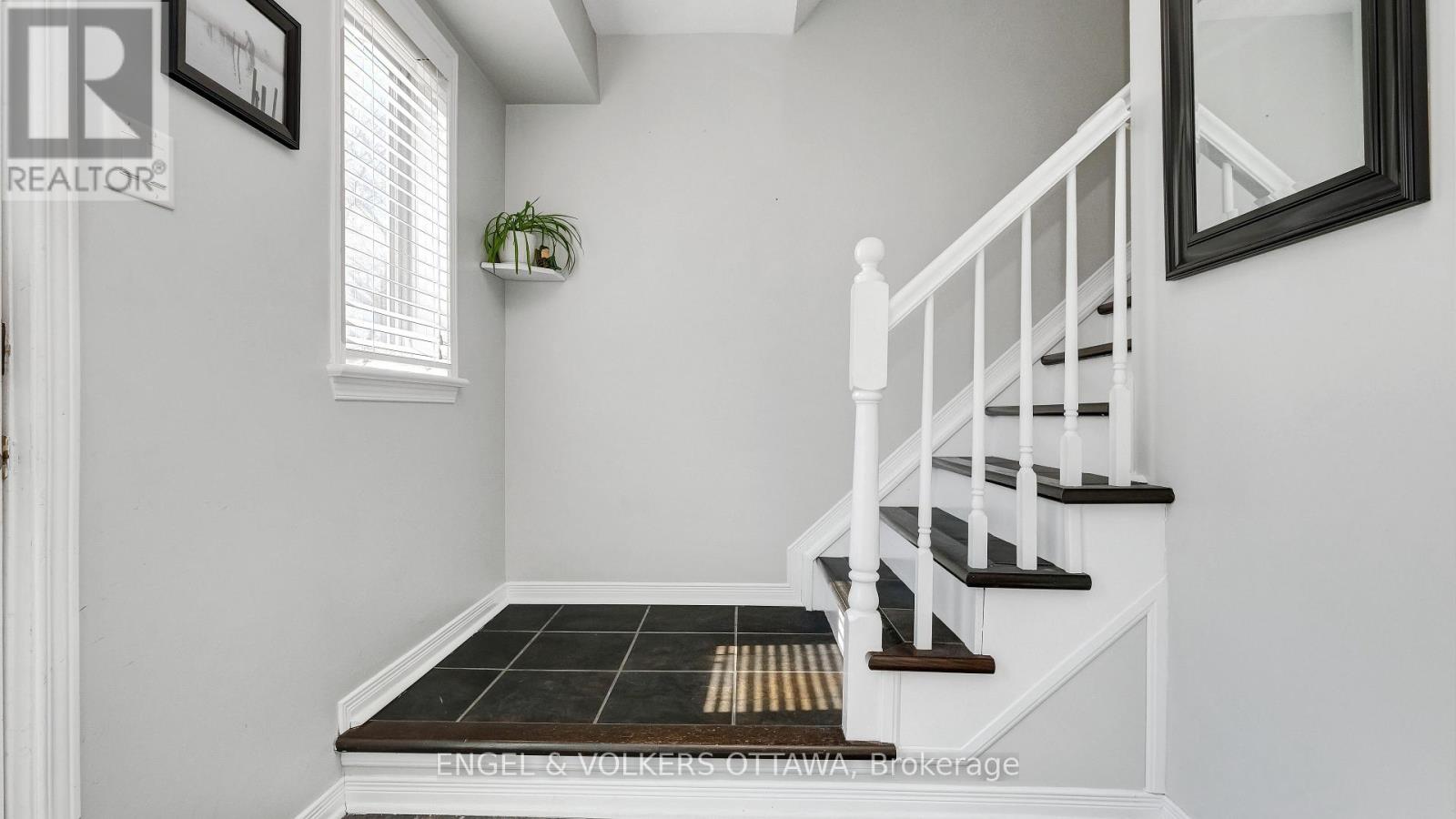 505 Burleigh Private, Ottawa, Ontario  K1J 1J9 - Photo 7 - X12979726