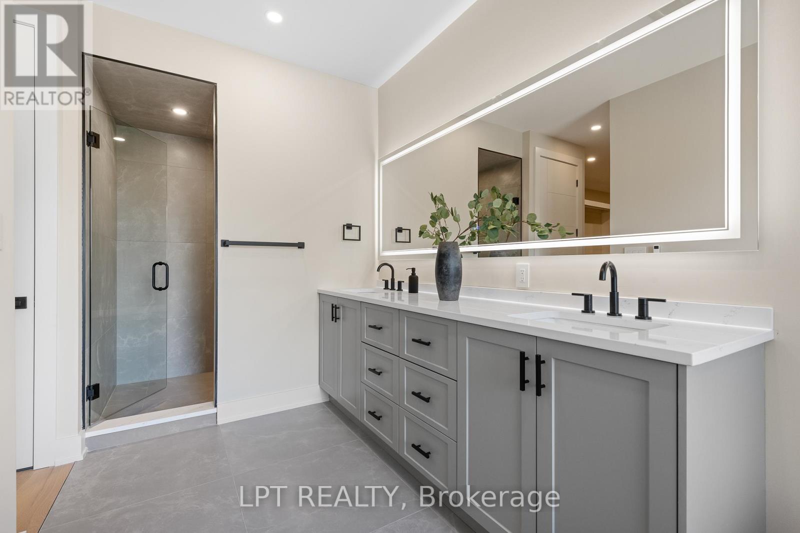 15 Briggs Avenue, Ottawa, Ontario K2E 6W5 - Photo 30 - X12979786