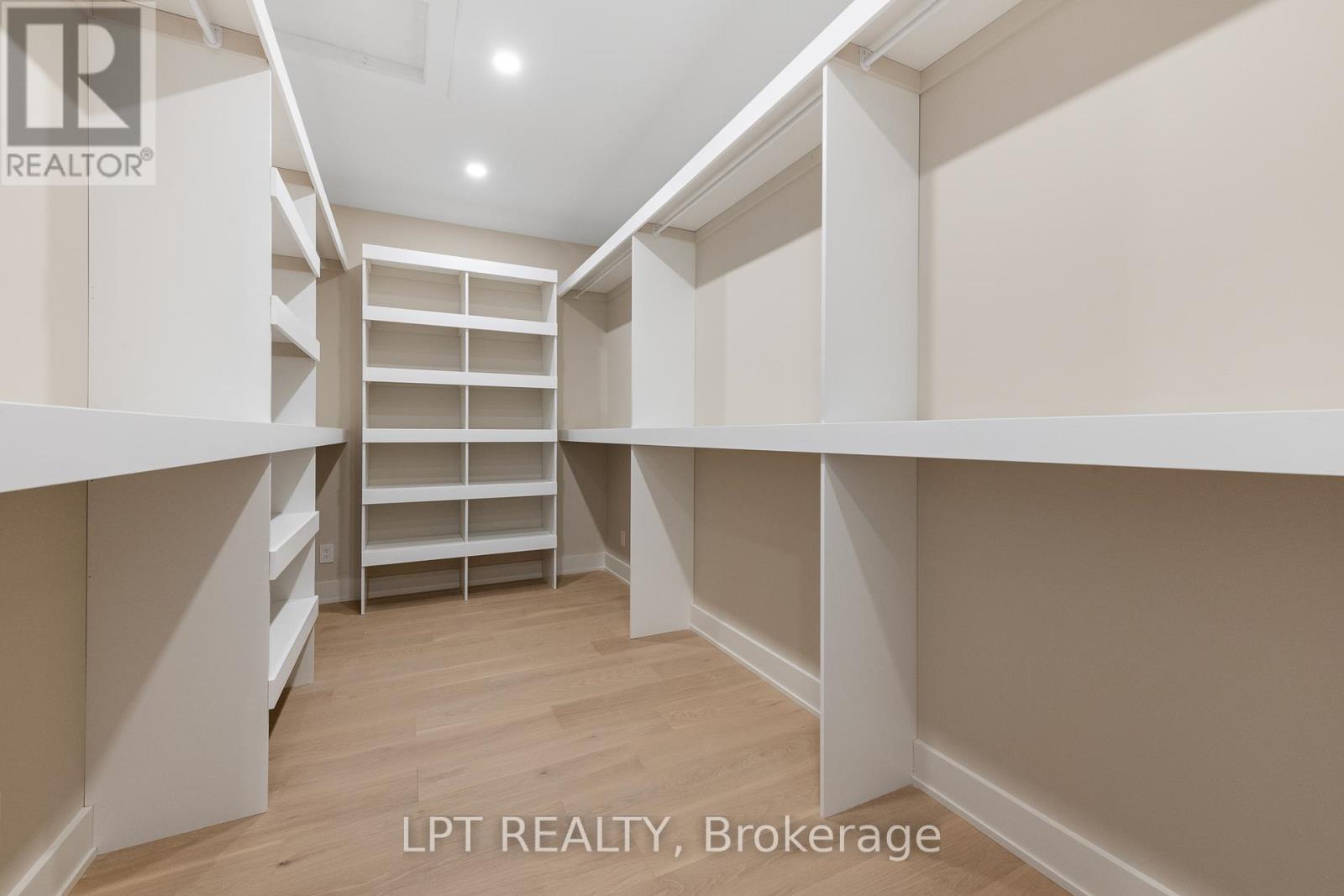 15 Briggs Avenue, Ottawa, Ontario K2E 6W5 - Photo 32 - X12979786