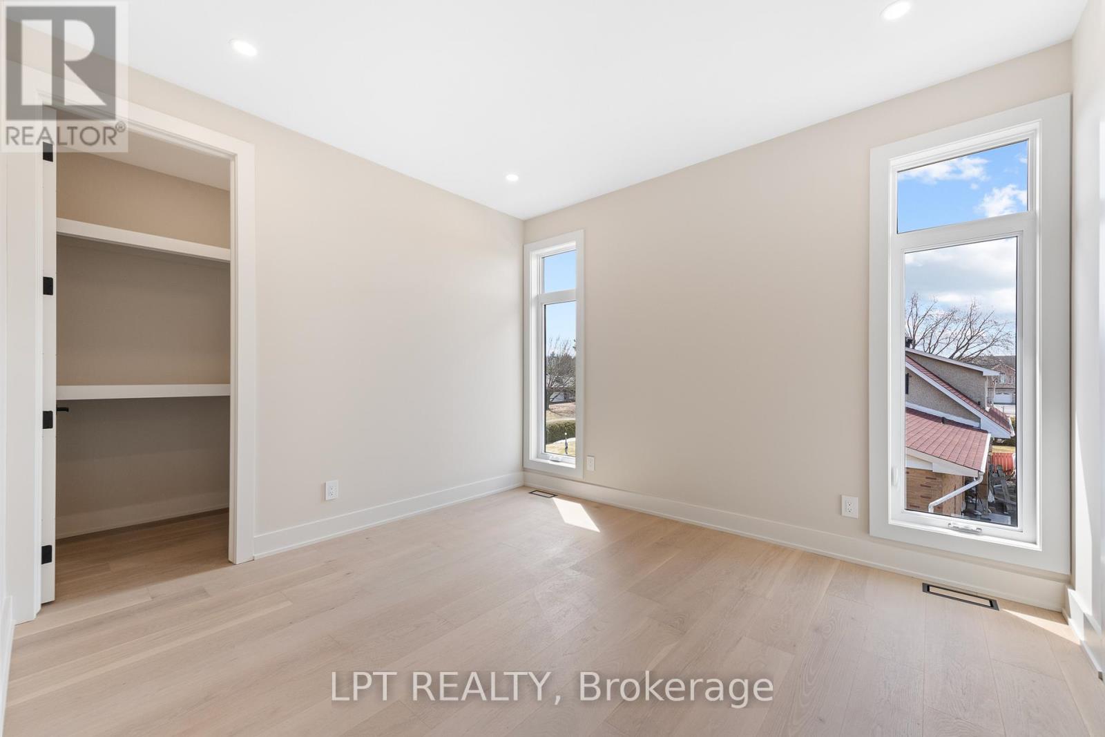 15 Briggs Avenue, Ottawa, Ontario K2E 6W5 - Photo 36 - X12979786