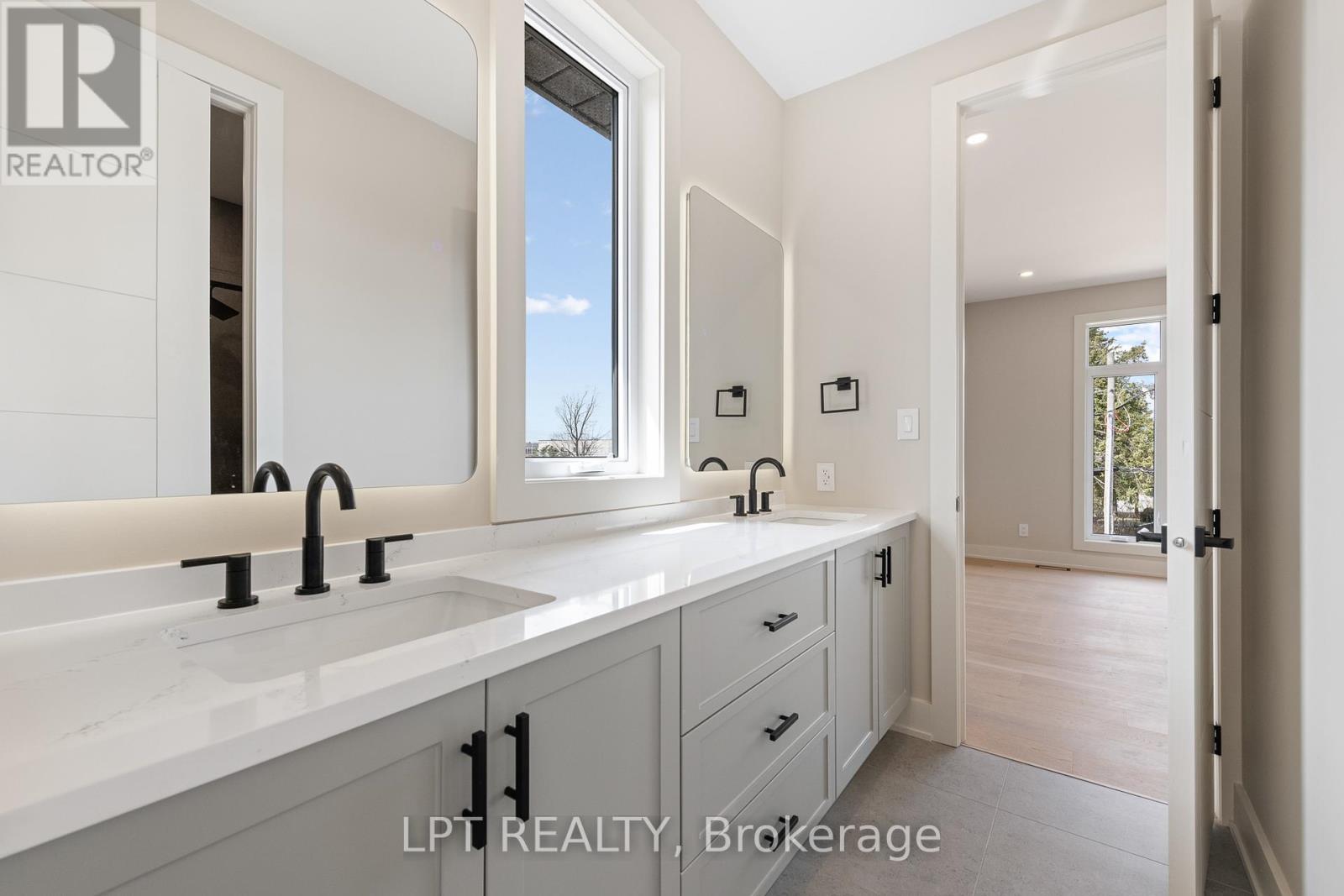 15 Briggs Avenue, Ottawa, Ontario K2E 6W5 - Photo 38 - X12979786