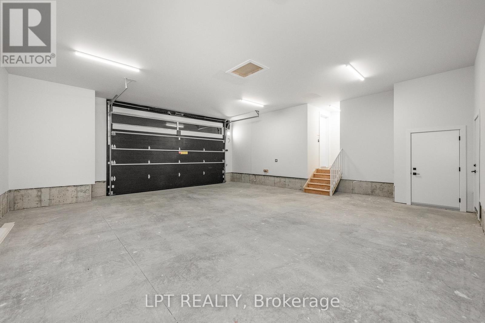 15 Briggs Avenue, Ottawa, Ontario K2E 6W5 - Photo 42 - X12979786