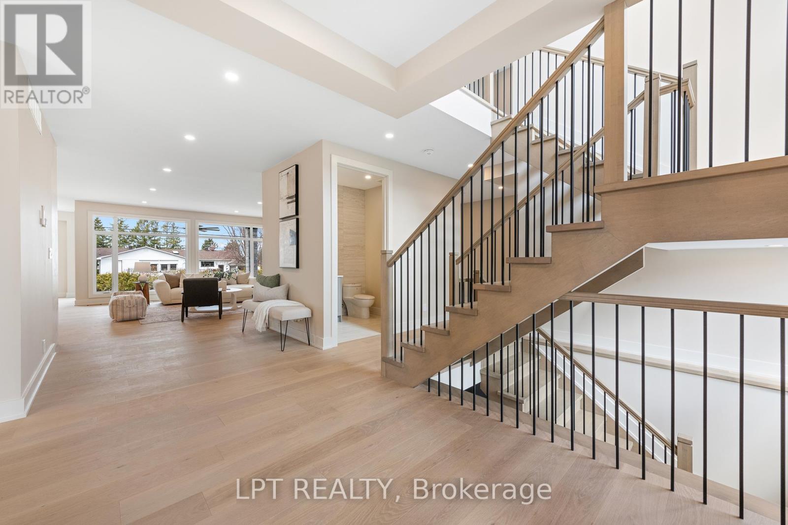 15 Briggs Avenue, Ottawa, Ontario K2E 6W5 - Photo 5 - X12979786