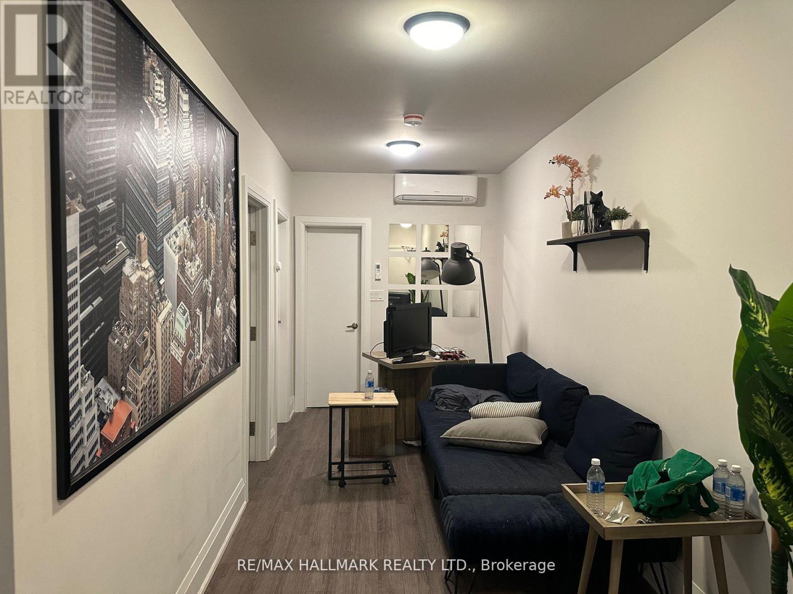 7 - 595 St Clair Avenue W, Toronto, Ontario  M6C 1A3 - Photo 2 - C12979730