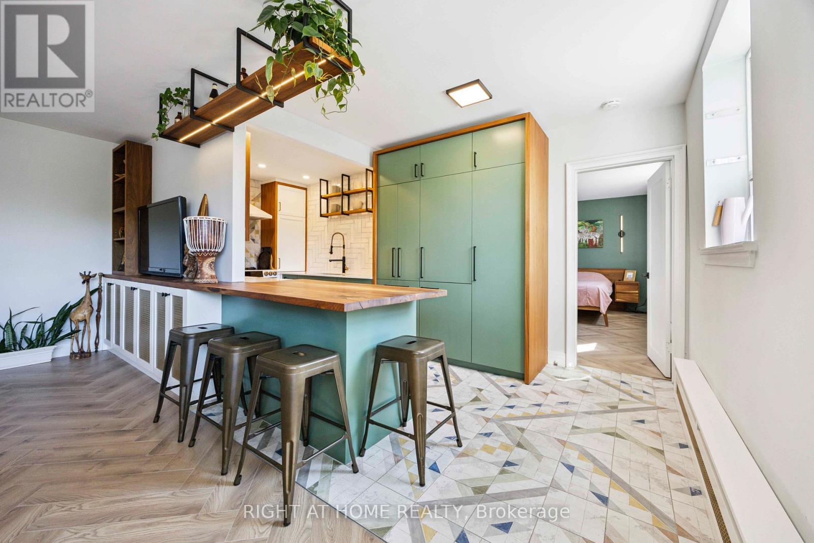 103 - 57 Neptune Drive, Toronto, Ontario  M6A 1X2 - Photo 14 - C12979770