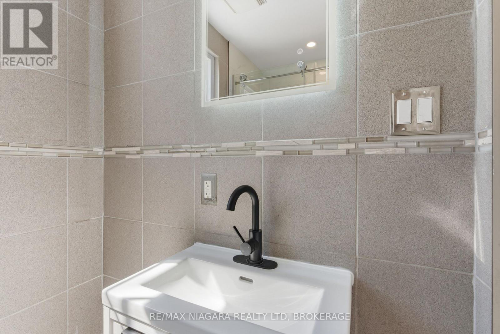 5654 Drummond Road, Niagara Falls, Ontario  L2G 4L4 - Photo 17 - X12979692