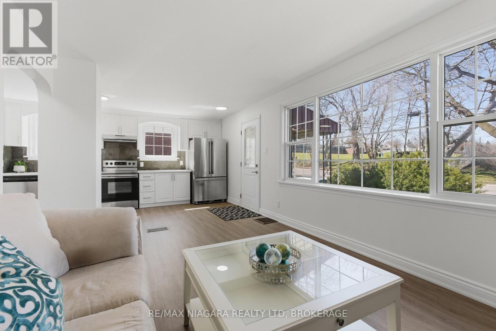 5654 Drummond Road, Niagara Falls, Ontario  L2G 4L4 - Photo 4 - X12979692