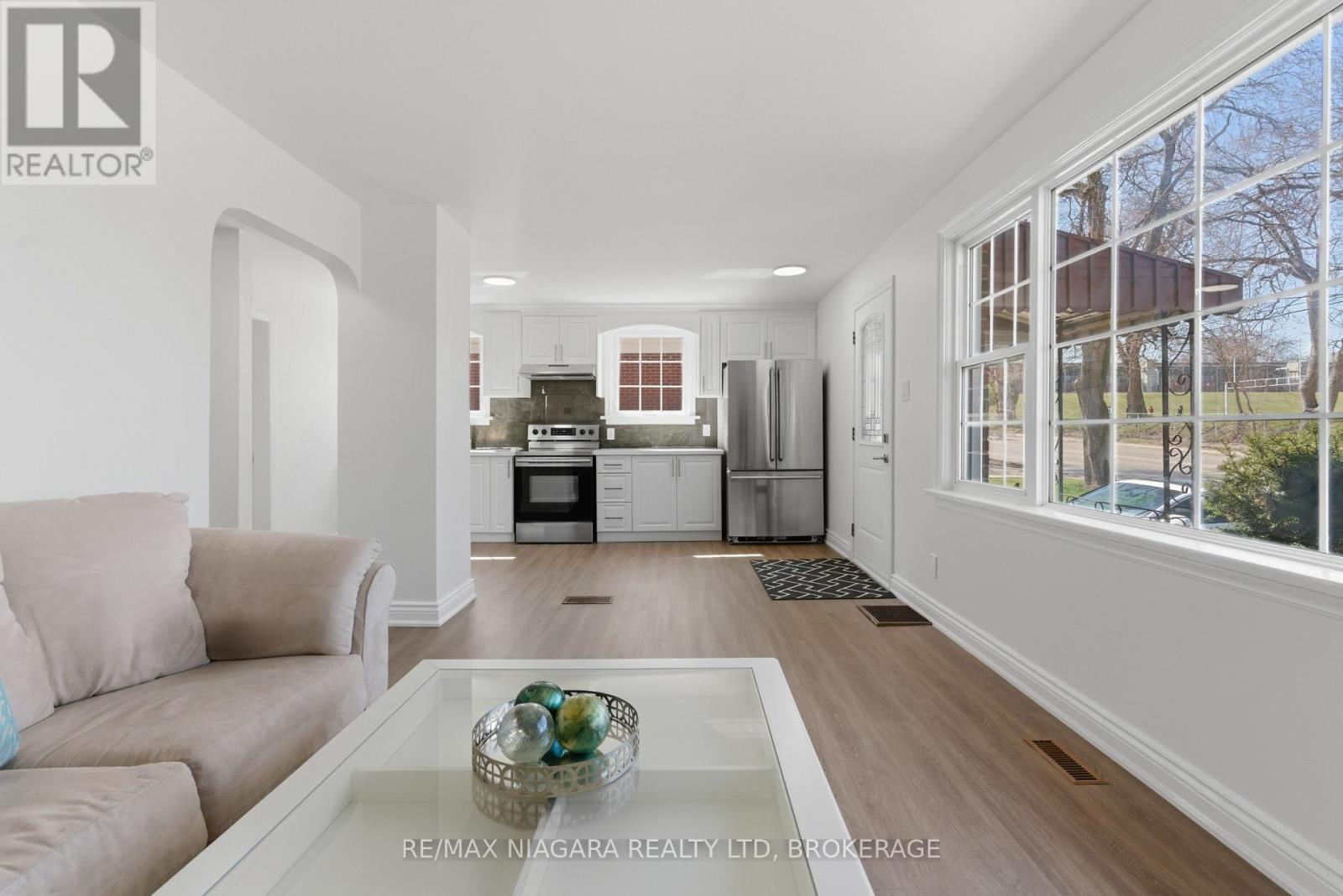 5654 Drummond Road, Niagara Falls, Ontario  L2G 4L4 - Photo 5 - X12979692