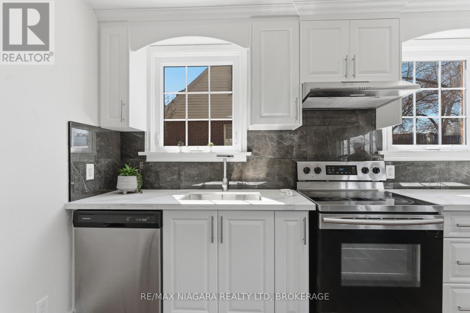 5654 Drummond Road, Niagara Falls, Ontario  L2G 4L4 - Photo 8 - X12979692