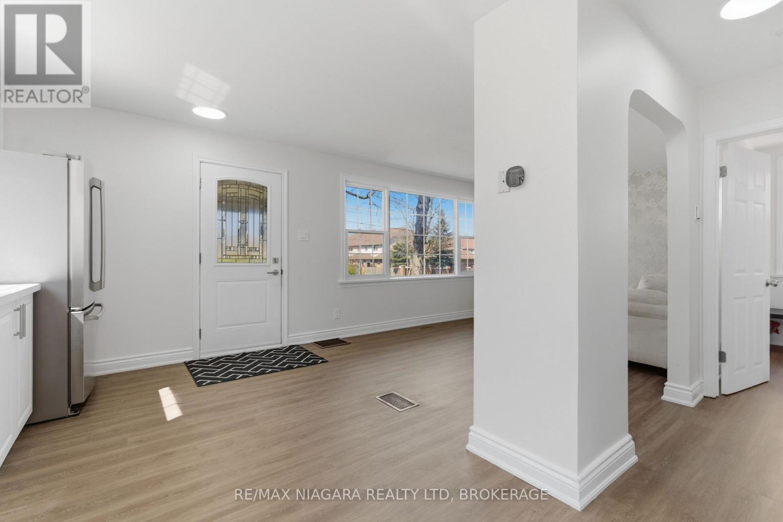 5654 Drummond Road, Niagara Falls, Ontario  L2G 4L4 - Photo 9 - X12979692