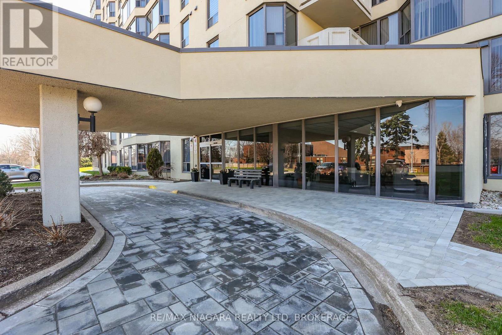 501 - 81 Scott Street, St. Catharines, Ontario  L2N 7L5 - Photo 3 - X12979702