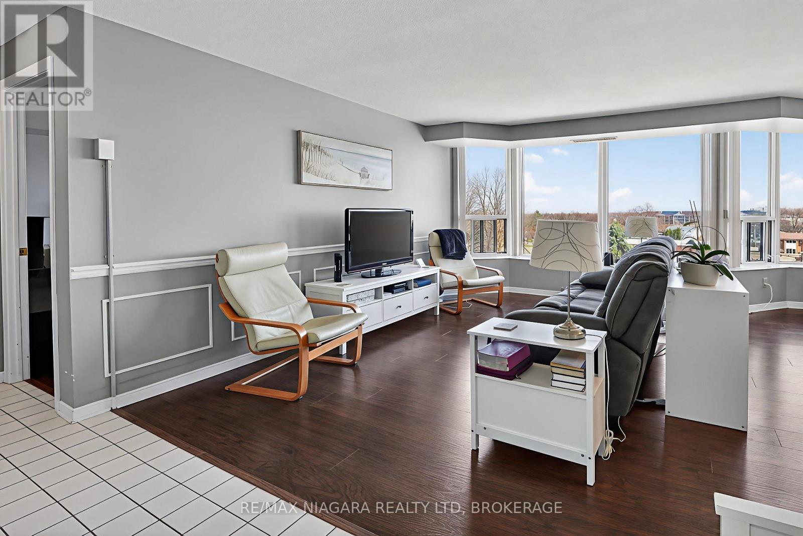 501 - 81 Scott Street, St. Catharines, Ontario  L2N 7L5 - Photo 5 - X12979702