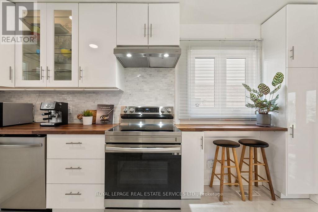 161 Riverview Street, Oakville, Ontario  L6L 5S2 - Photo 10 - W12834130