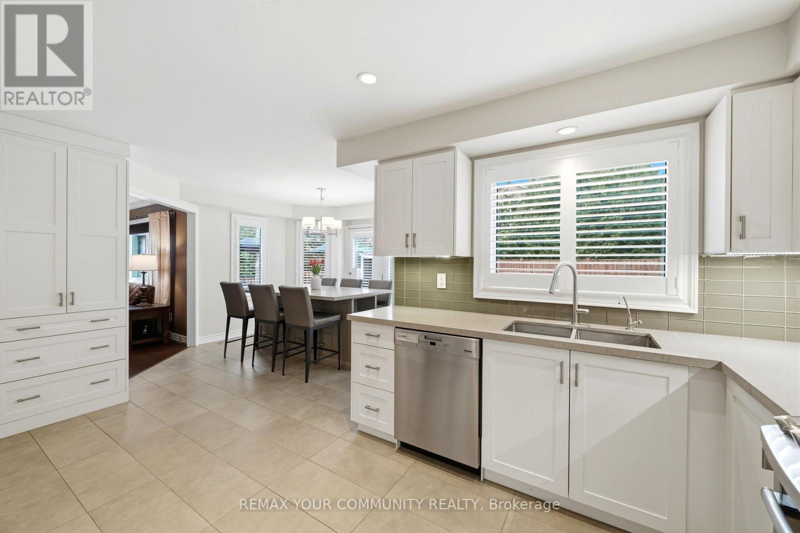 29 Mcgee Crescent, Aurora, Ontario  L4G 6L8 - Photo 13 - N12979684