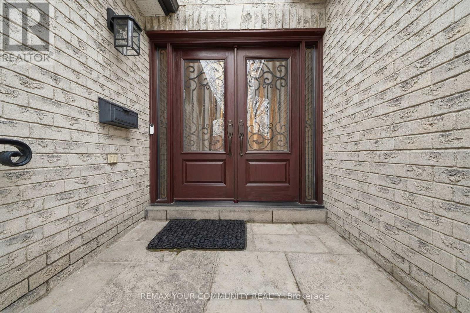 29 Mcgee Crescent, Aurora, Ontario  L4G 6L8 - Photo 5 - N12979684