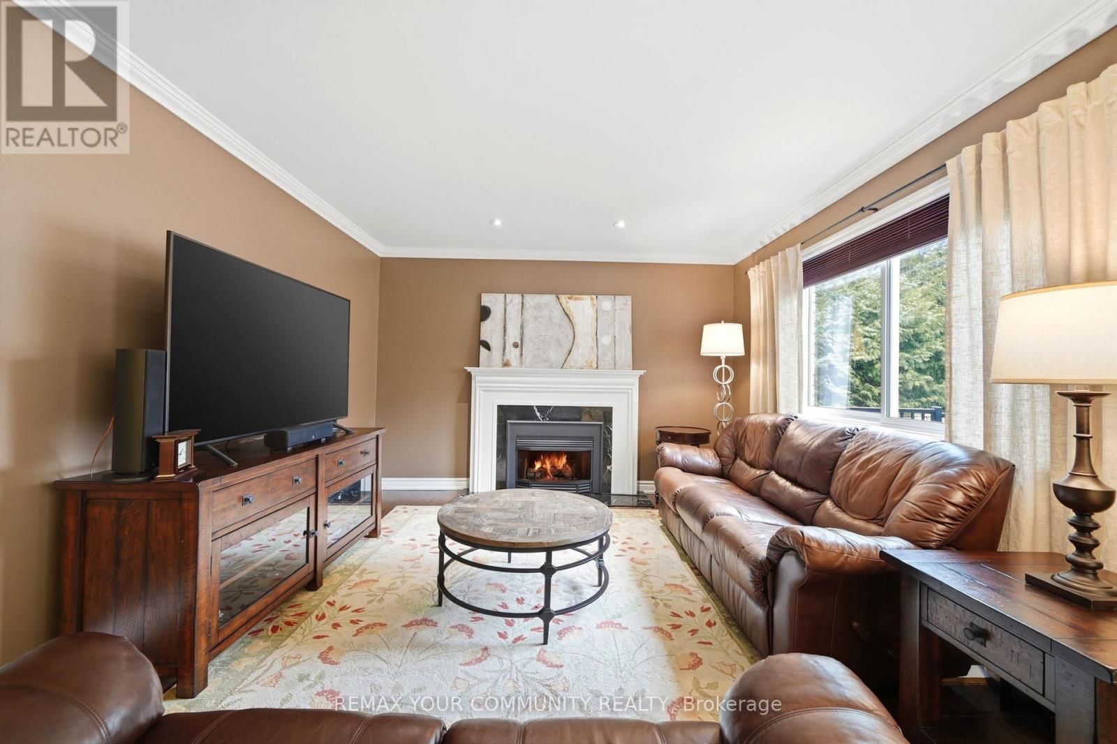 29 Mcgee Crescent, Aurora, Ontario  L4G 6L8 - Photo 8 - N12979684