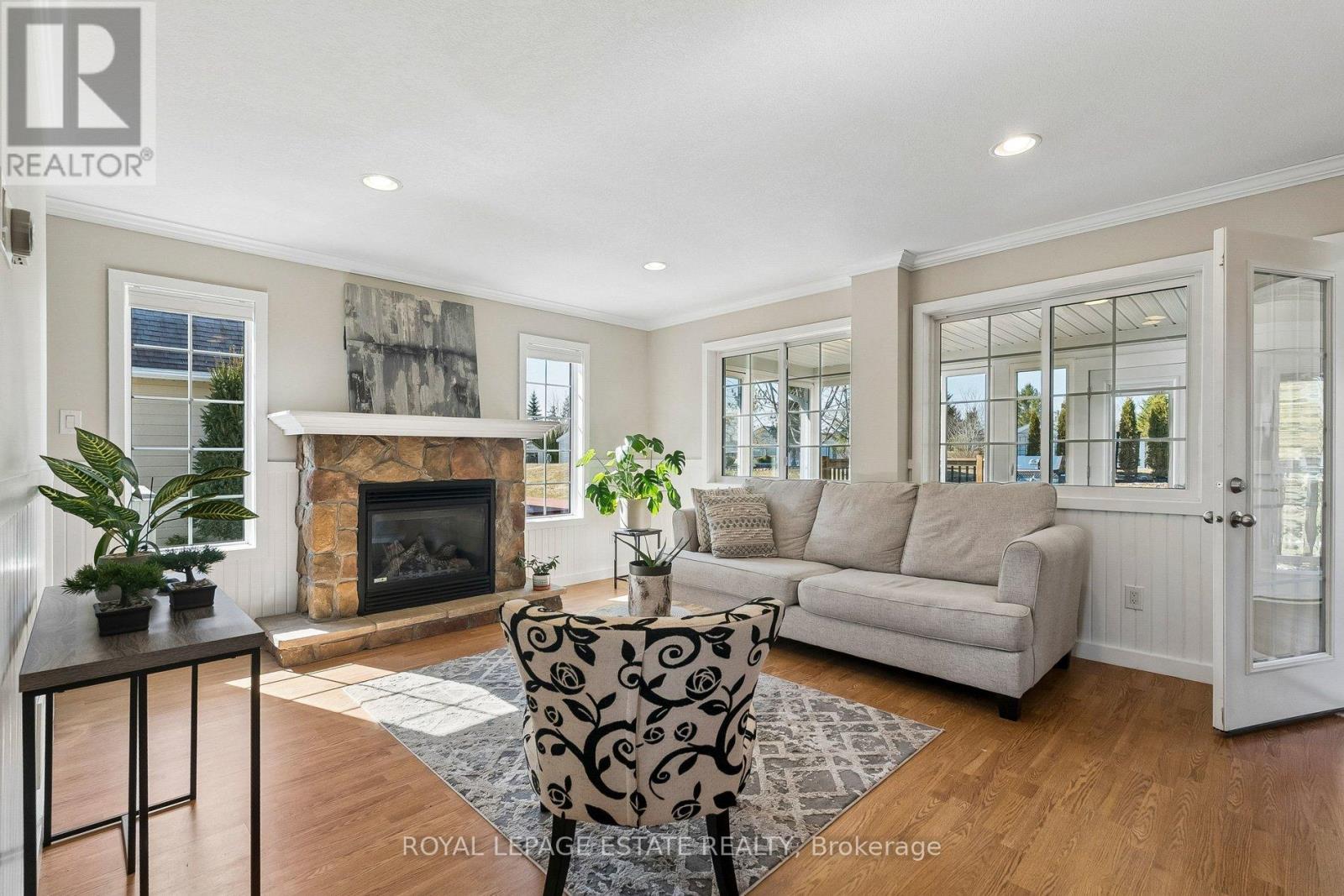 6 Temagami Trail, Wasaga Beach, Ontario  L9Z 1X7 - Photo 3 - S12979704