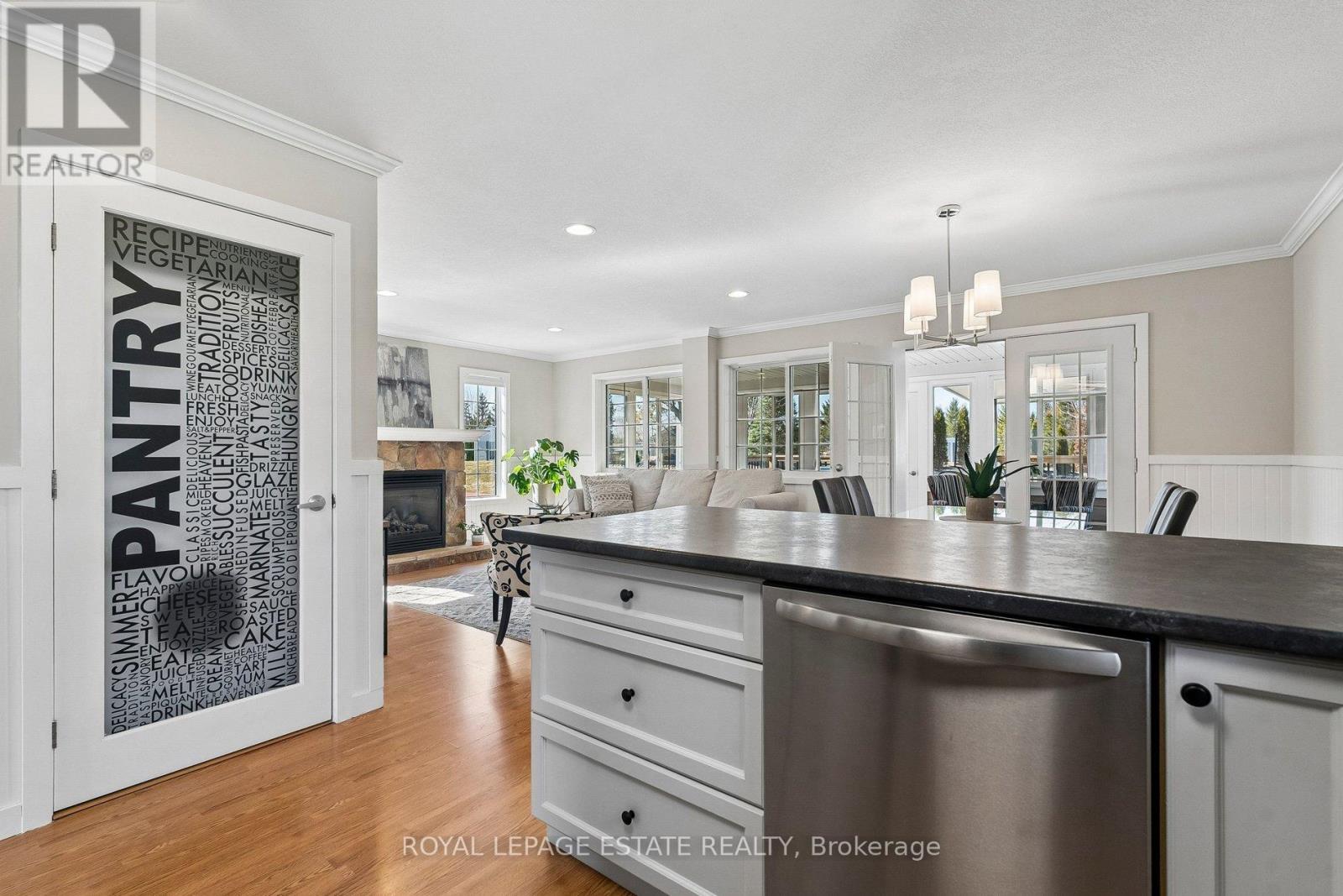 6 Temagami Trail, Wasaga Beach, Ontario  L9Z 1X7 - Photo 8 - S12979704