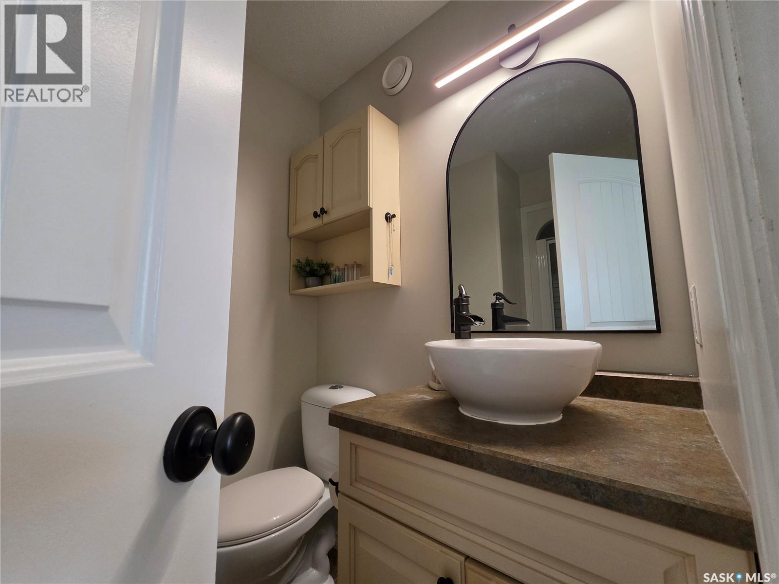 706 7th Avenue W, Meadow Lake, Saskatchewan  S9X 1A7 - Photo 14 - SK032490