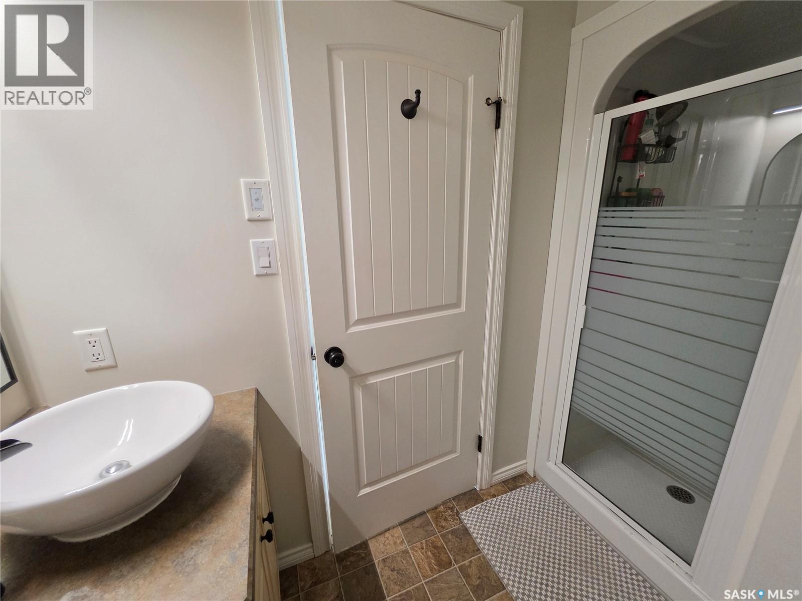 706 7th Avenue W, Meadow Lake, Saskatchewan  S9X 1A7 - Photo 15 - SK032490