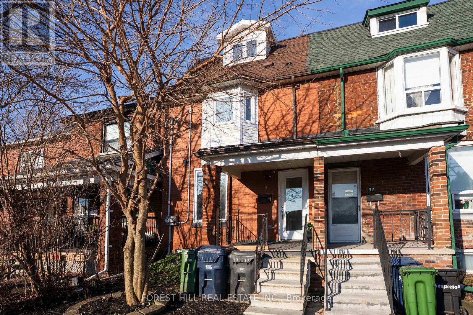 32 CASTLETON AVENUE, Toronto, Ontario