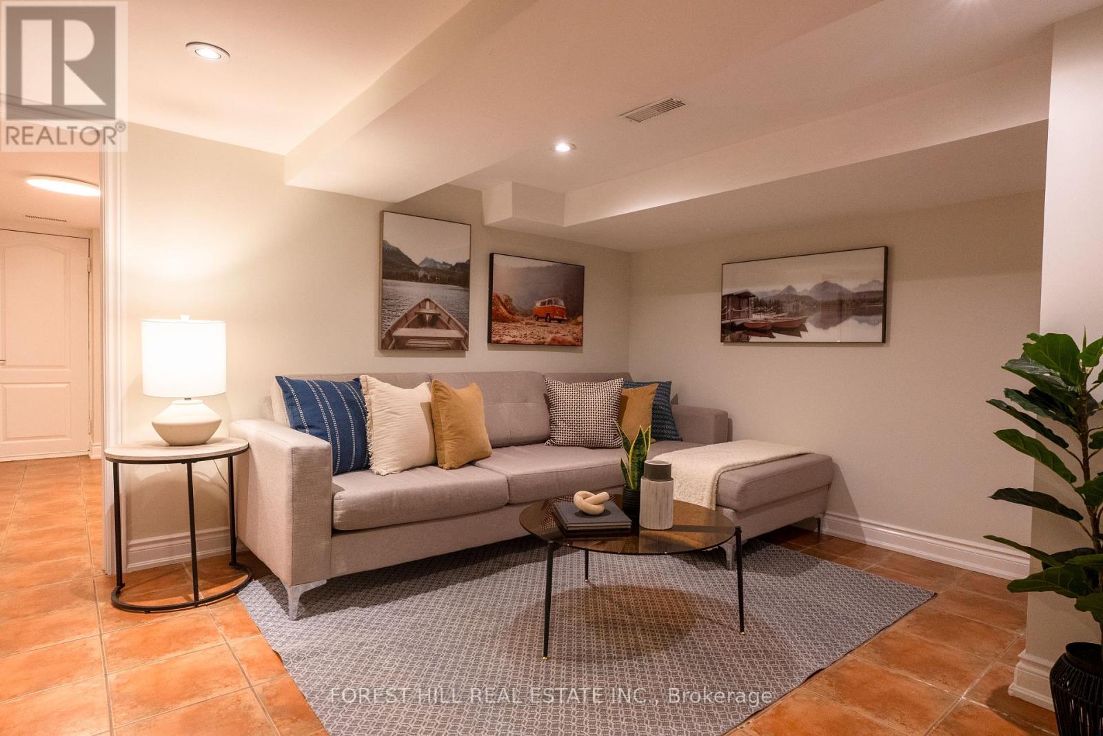 32 Castleton Avenue, Toronto, Ontario  M6N 3Z5 - Photo 10 - W12979668