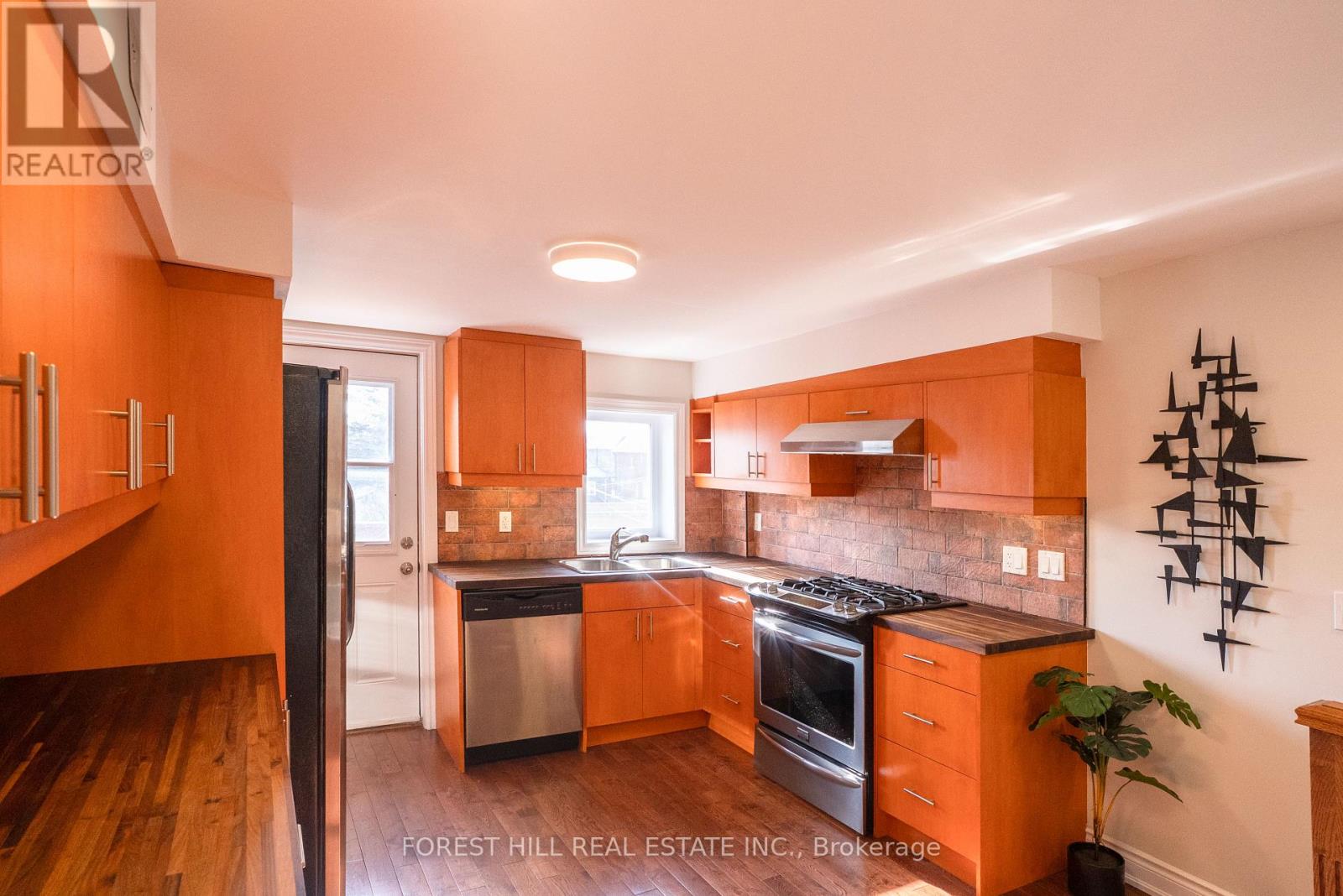 32 Castleton Avenue, Toronto, Ontario  M6N 3Z5 - Photo 5 - W12979668