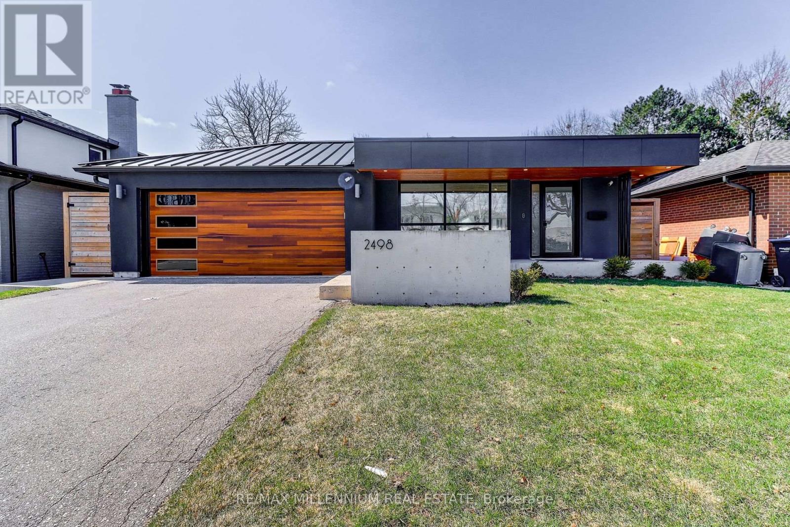 2498 FRANKFIELD ROAD, Mississauga, Ontario