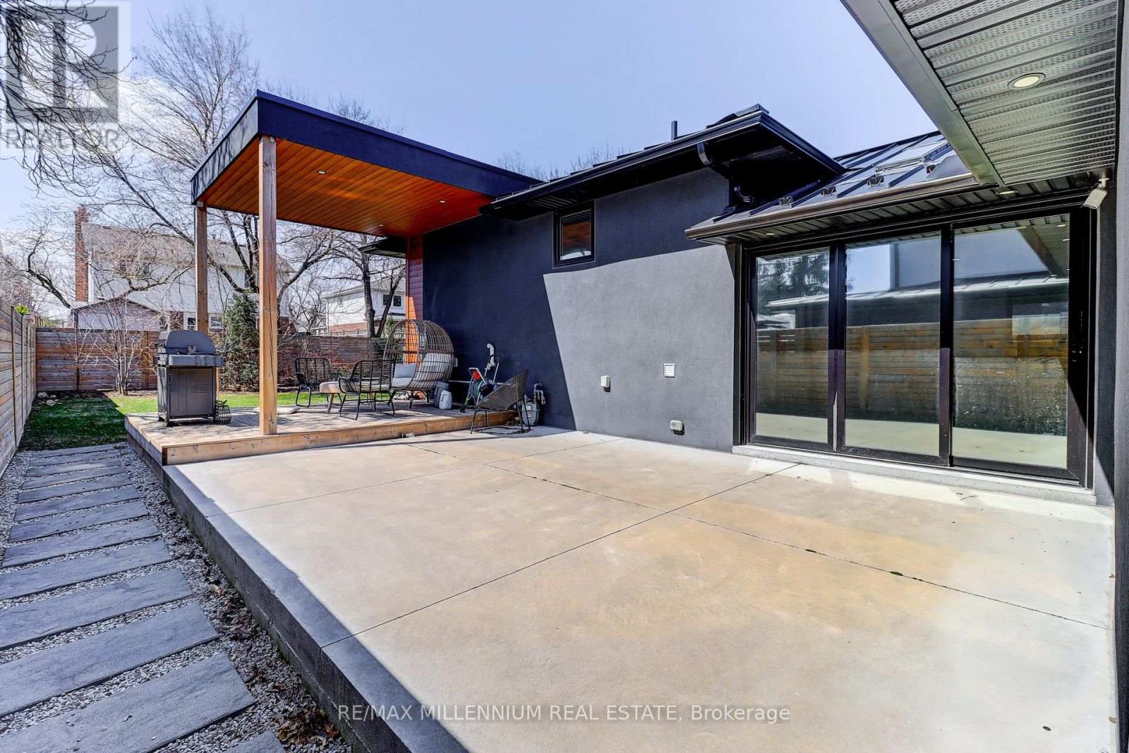 2498 Frankfield Road, Mississauga, Ontario  L5K 2A6 - Photo 17 - W12979780