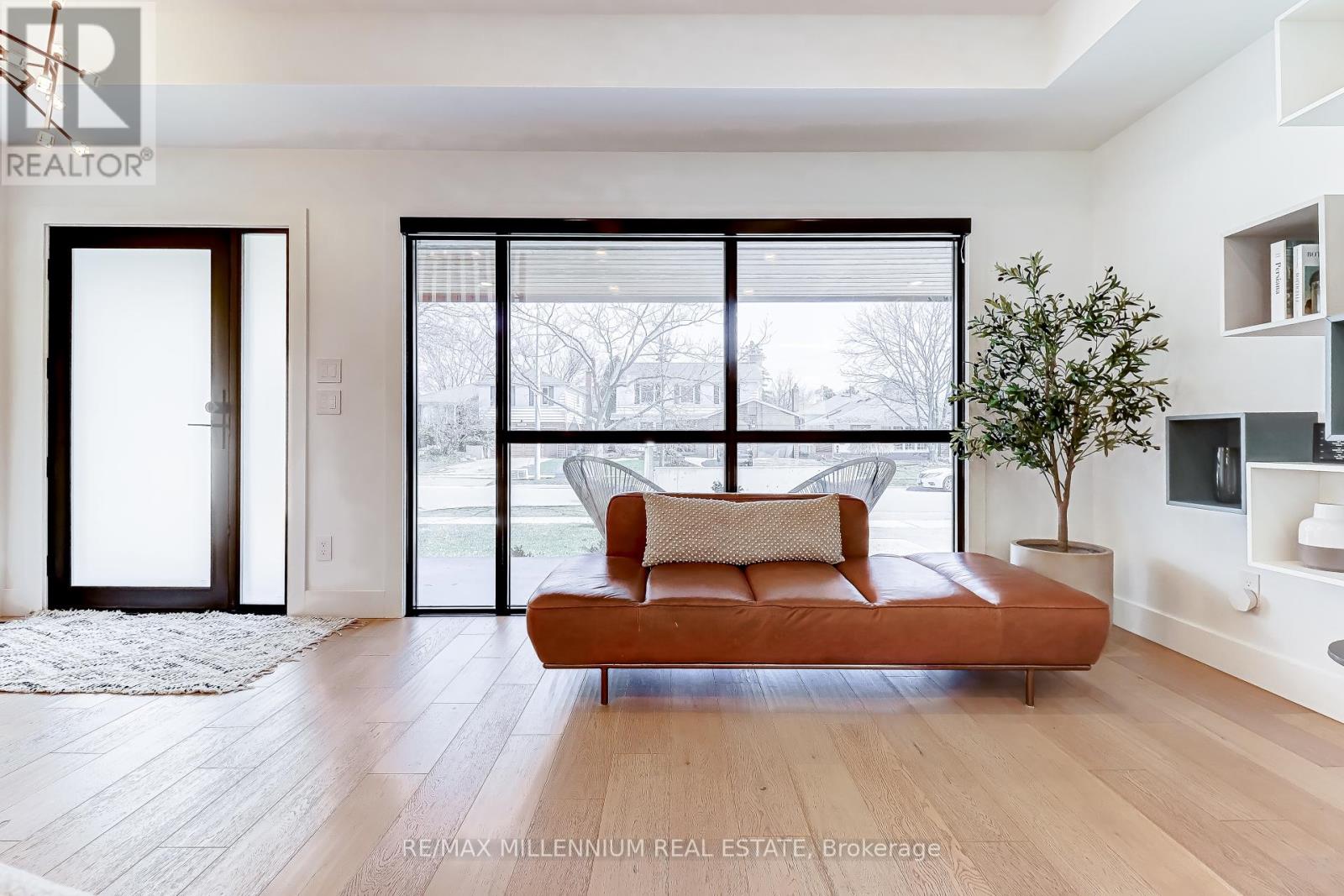 2498 Frankfield Road, Mississauga, Ontario  L5K 2A6 - Photo 5 - W12979780