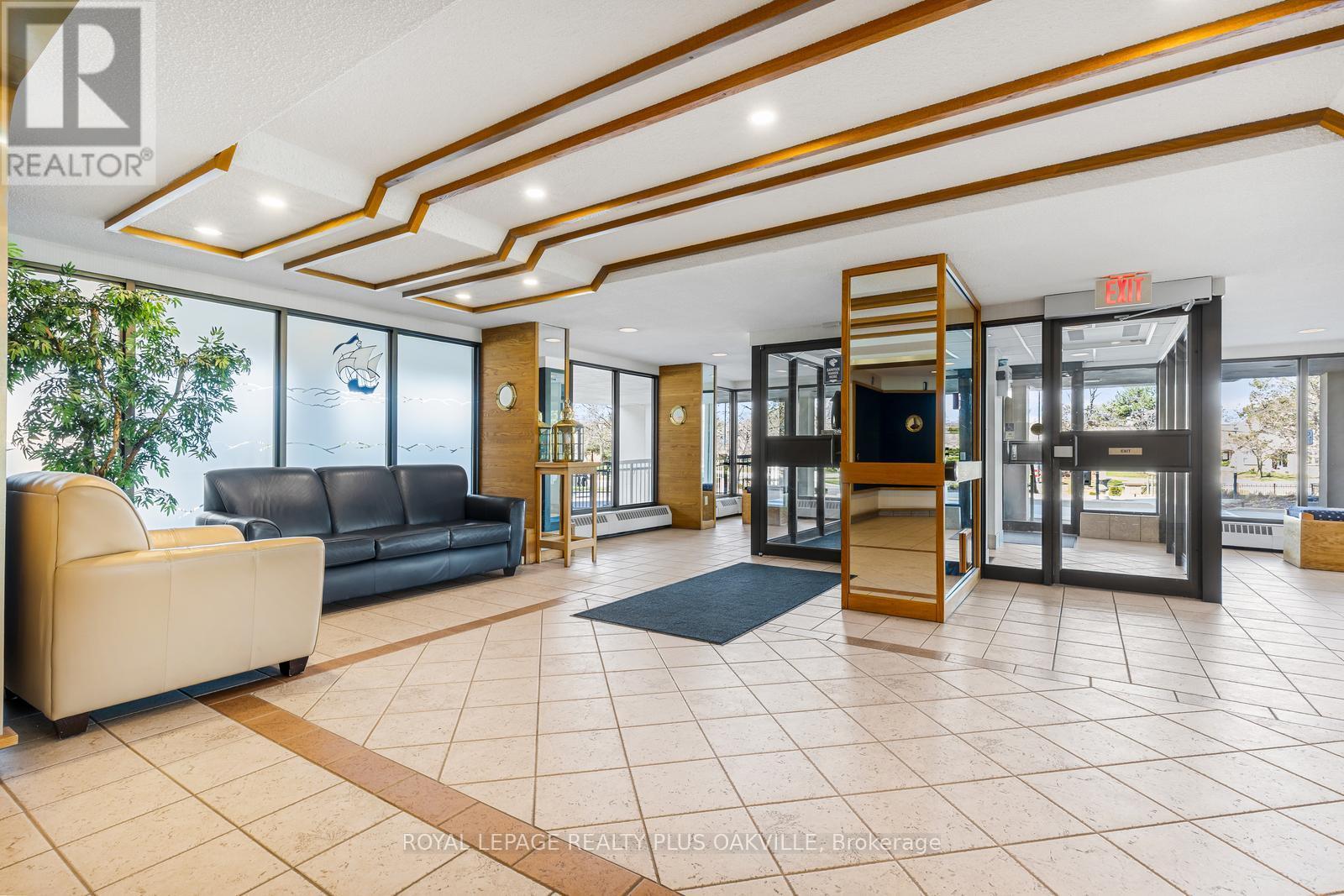 1006 - 5250 Lakeshore Road, Burlington, Ontario  L7L 5L2 - Photo 2 - W12979782