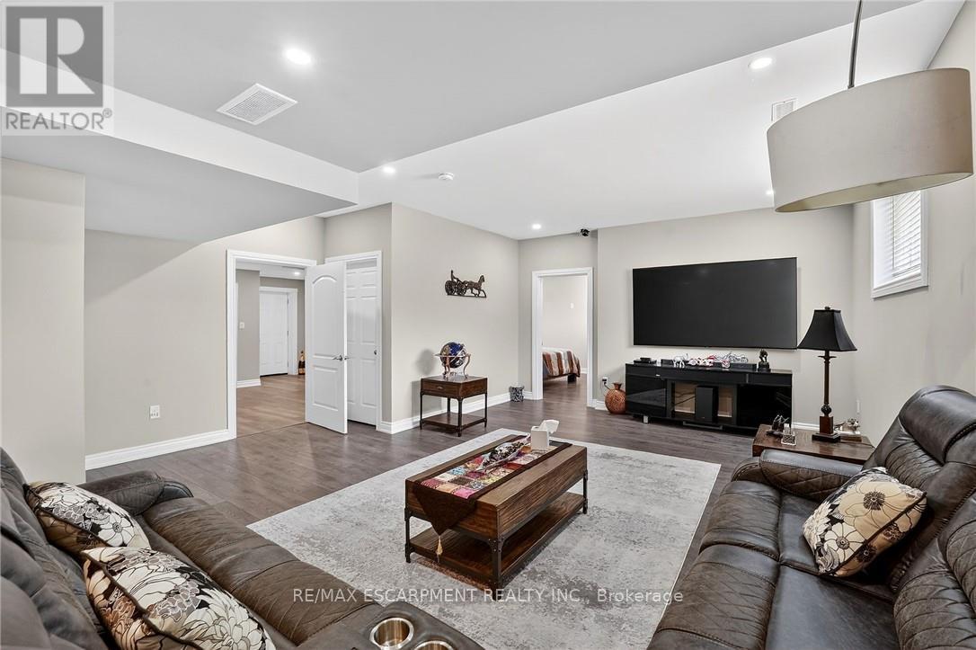 5499 Attema Crescent, West Lincoln, Ontario  L0R 1Y0 - Photo 31 - X12979670