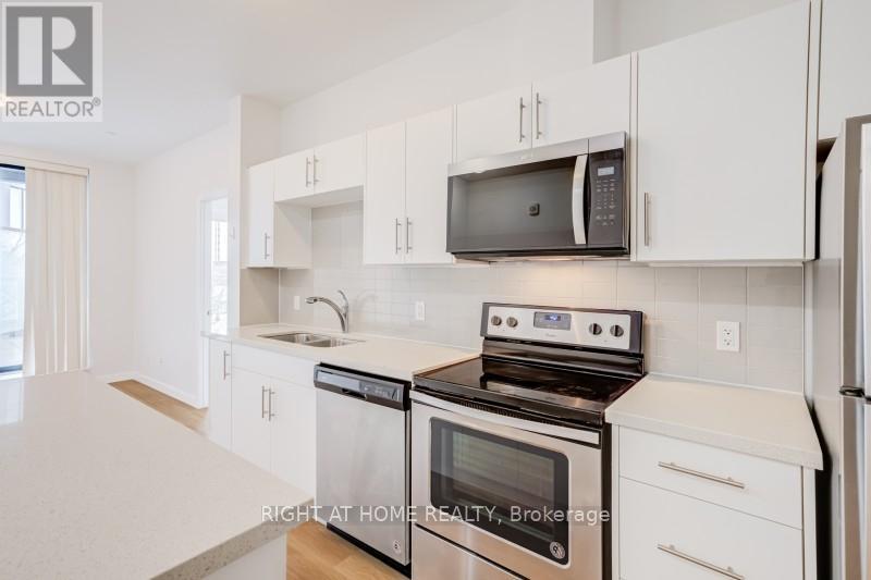 690 King Street, Kitchener, Ontario  N2H 5L8 - Photo 3 - X12979686