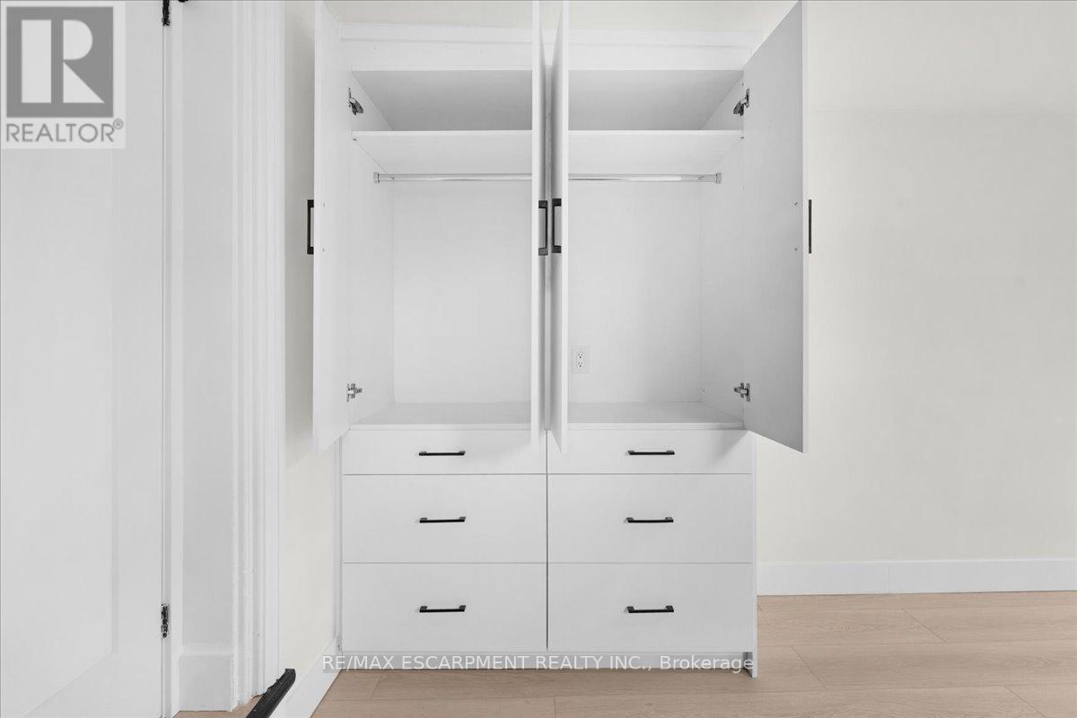 215 Ray Street N, Hamilton, Ontario  L8R 2Y3 - Photo 13 - X12979746