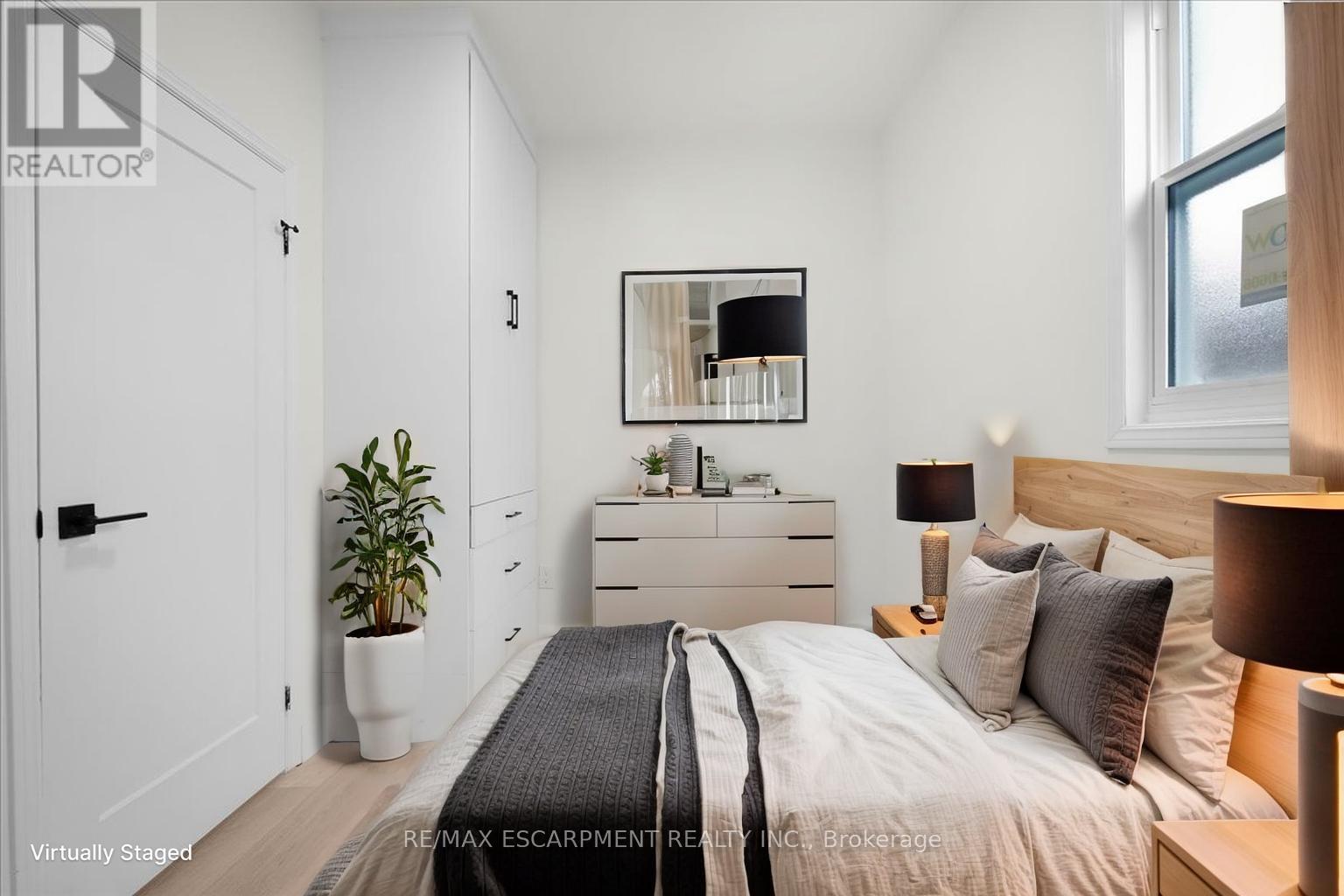 215 Ray Street N, Hamilton, Ontario  L8R 2Y3 - Photo 15 - X12979746